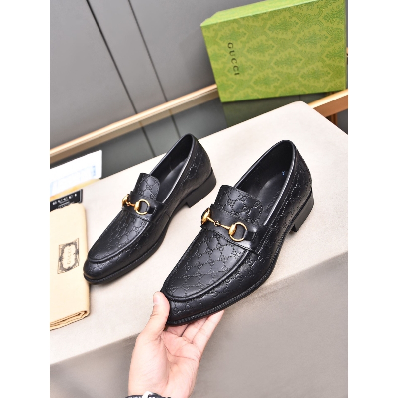 G*u*i leather shoes